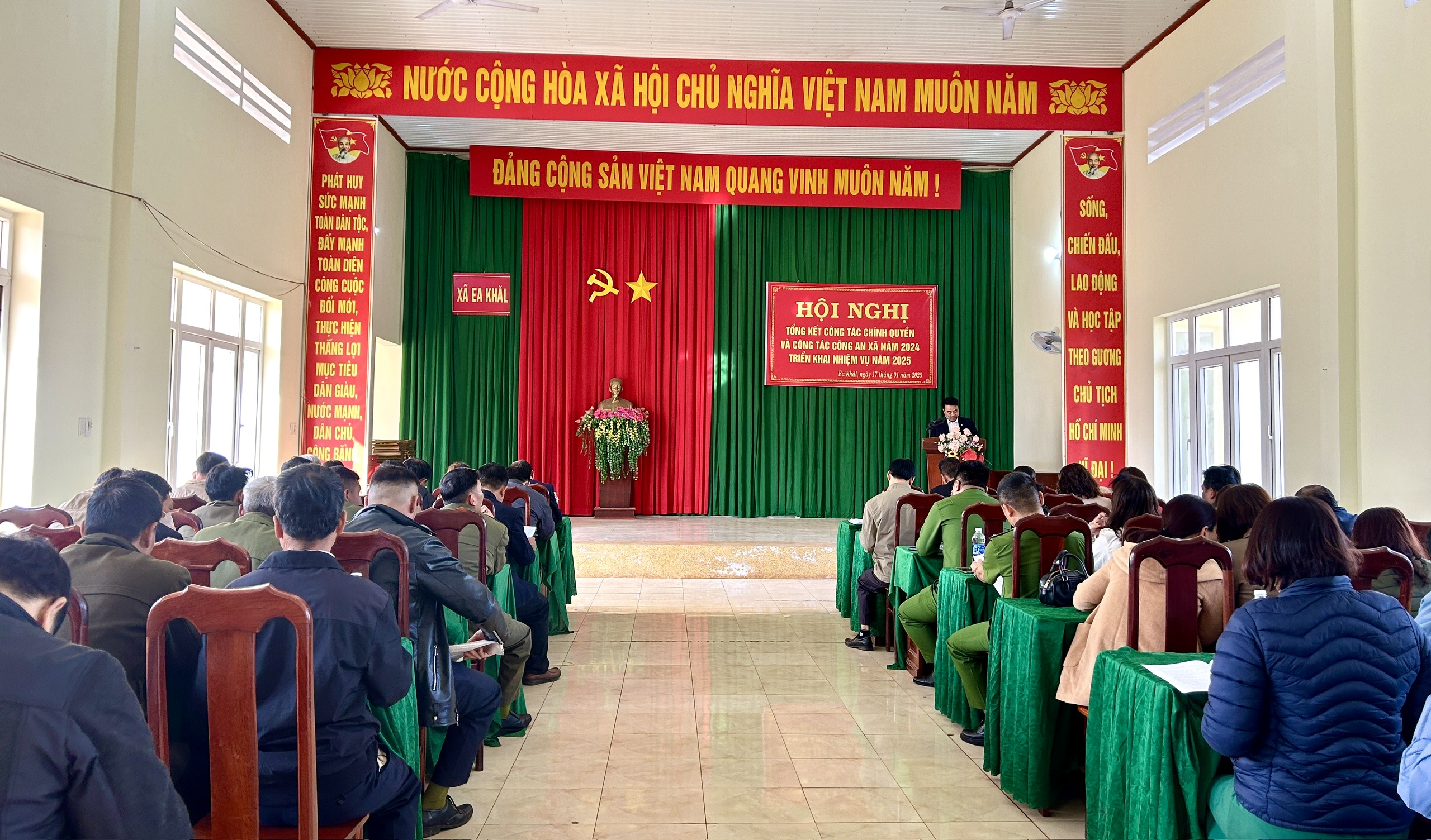 Xã Ea Khăl tổng kết công tác Chính quyền và công tác Công an năm 2024, triển khai nhiệm vụ năm 2025.